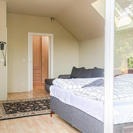 Cozy Room In Amazing House Wenen Buitenkant foto
